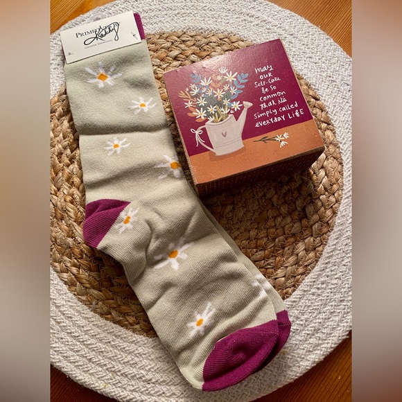 Primitives By Kathy box and sock gift set. Floral print. (NWT) - Picture 9 of 13